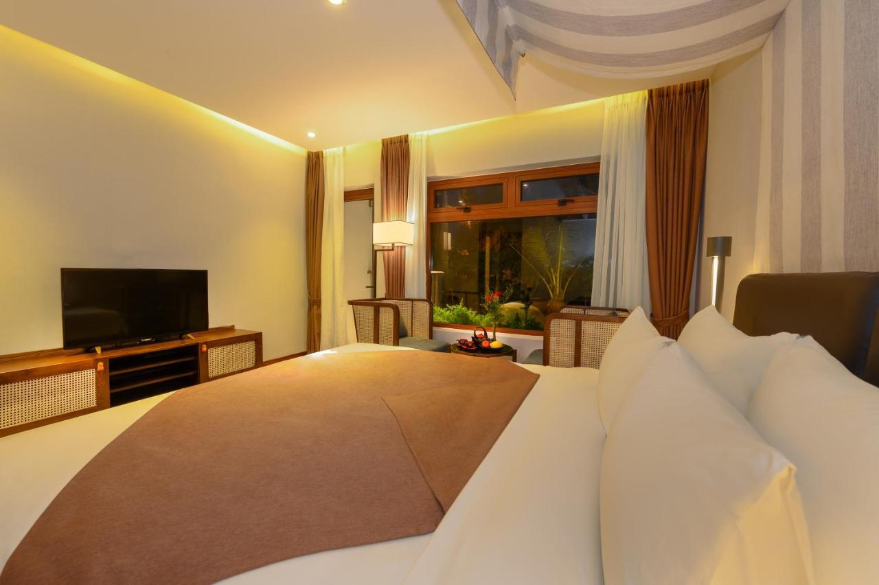 The Blossom Hoi An Ocean Front Hotel & Spa ภายนอก รูปภาพ
