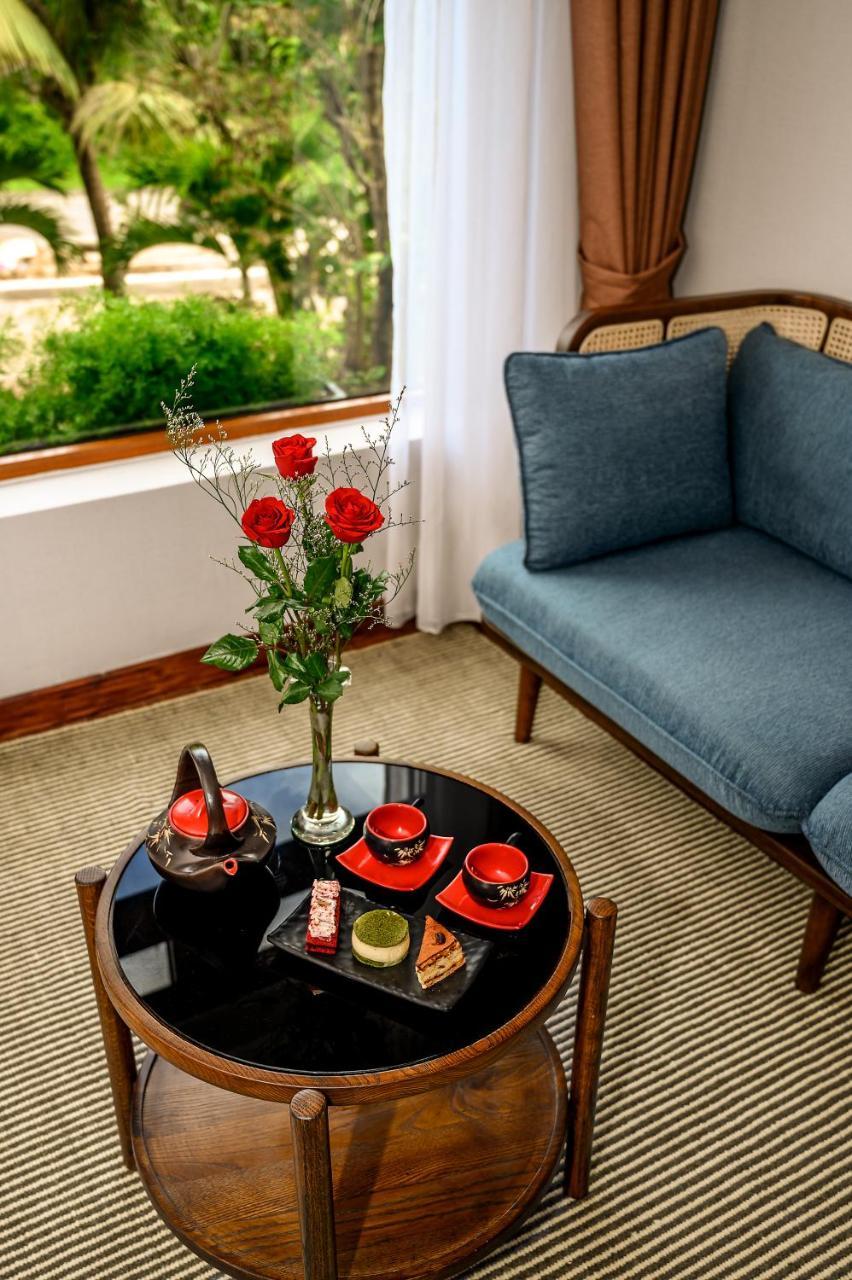 The Blossom Hoi An Ocean Front Hotel & Spa ภายนอก รูปภาพ