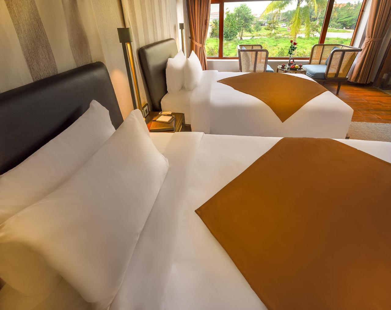The Blossom Hoi An Ocean Front Hotel & Spa ภายนอก รูปภาพ