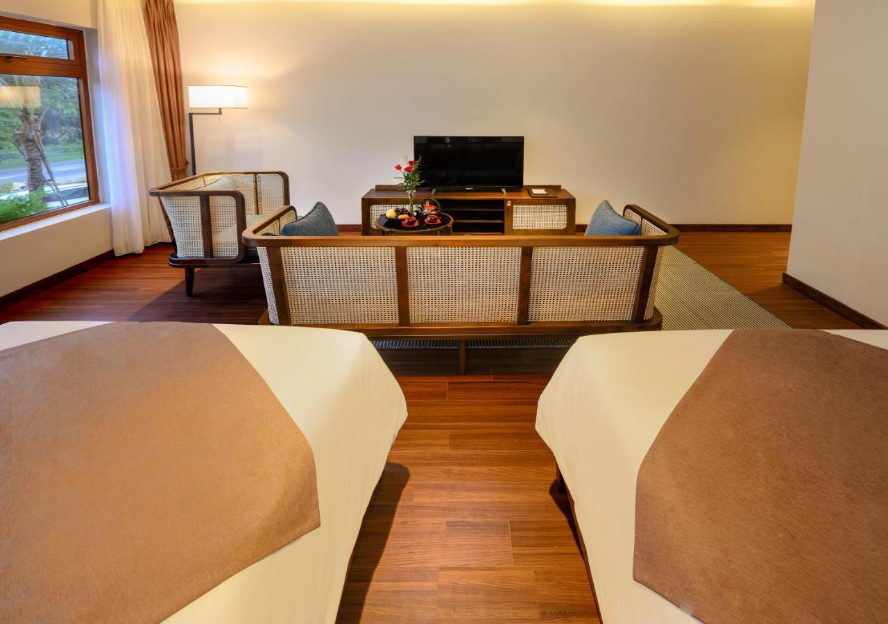 The Blossom Hoi An Ocean Front Hotel & Spa ภายนอก รูปภาพ