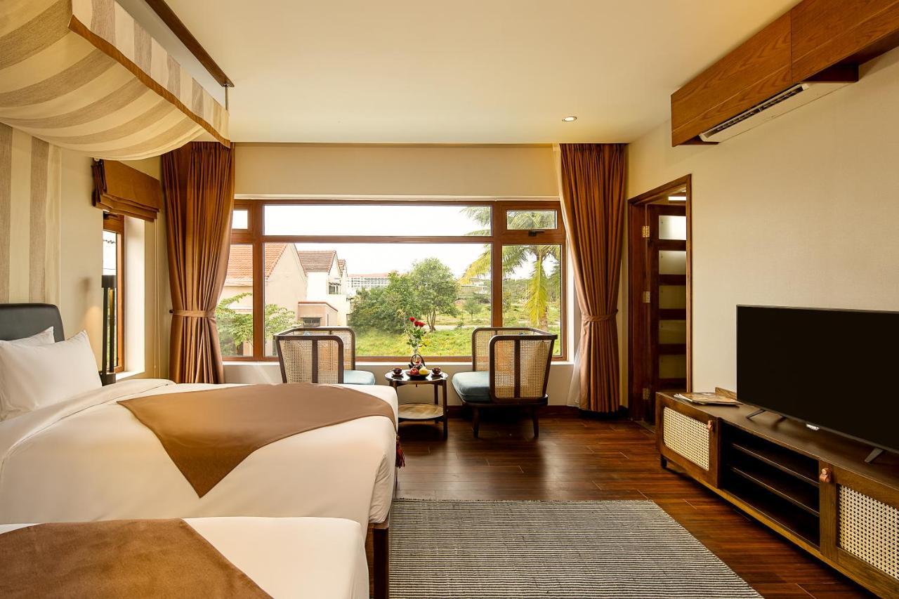 The Blossom Hoi An Ocean Front Hotel & Spa ภายนอก รูปภาพ